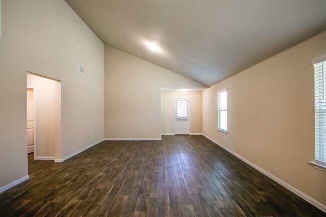 Foto del edificio - 15008 Custis Ln