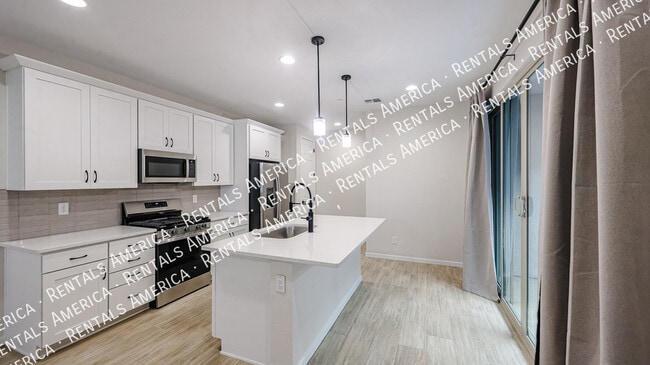 Foto del edificio - 2858 N Evergreen St