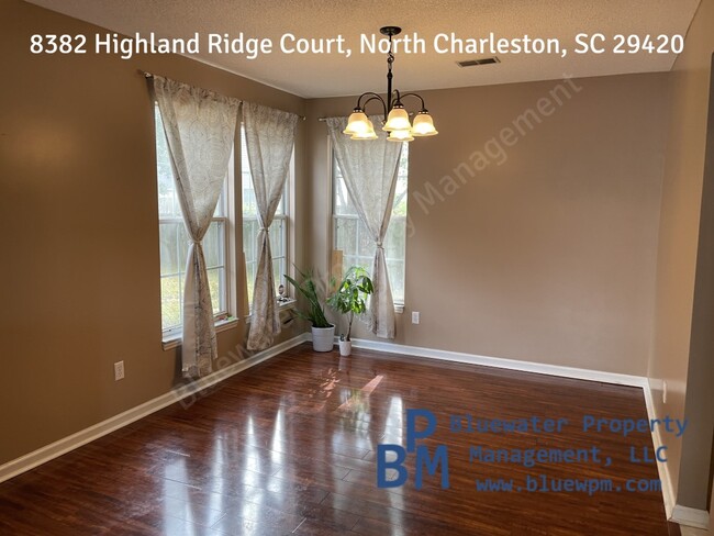 Foto del edificio - 8382 Highland Ridge Ct