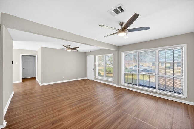 Foto del edificio - 7726 Claiborne St