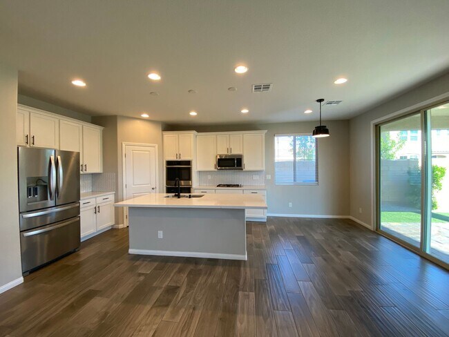 Building Photo - 4-bedroom, 4-bathroom home. One bedroom is...
