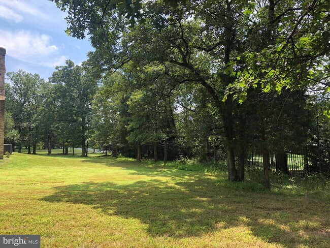 Building Photo - Beautiful 5BR 4 Full 2 Half bath Colonial ...