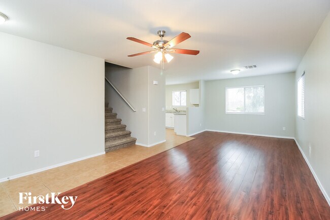 Building Photo - 989 E Dust Devil Dr
