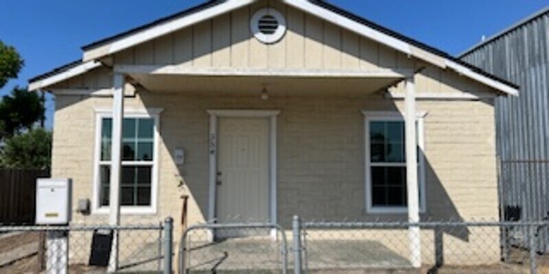 Primary Photo - 354 S Yosemite Ave