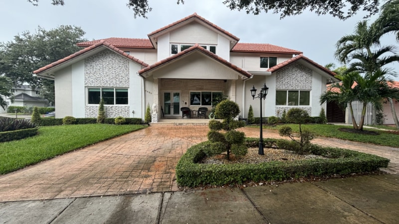 Foto principal - 16400 NW 82nd Ct