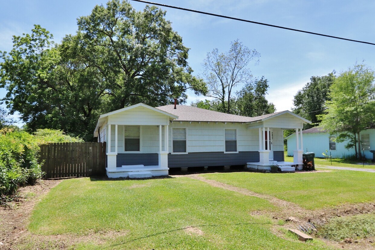 Primary Photo - 7837 Broussard Rd, Beaumont TX 77713