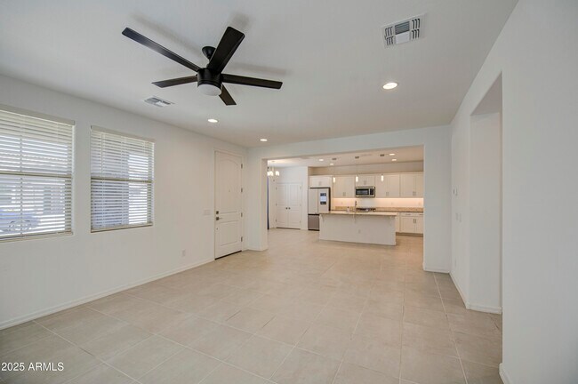 Foto del edificio - 3820 N 100th Dr