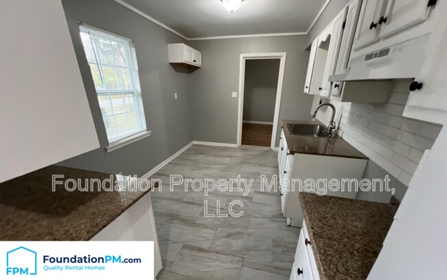 Building Photo - 2358 Millbrook Ave