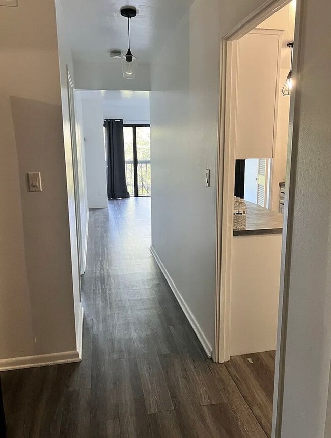 Photo - Large Foggy Bottom Beauty - 1+Den + 1 FB House