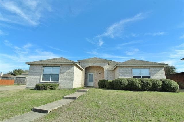 Building Photo - 300 Rosewood Ln