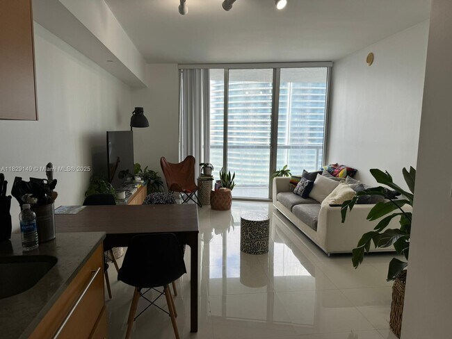 Foto del edificio - 465 Brickell Ave