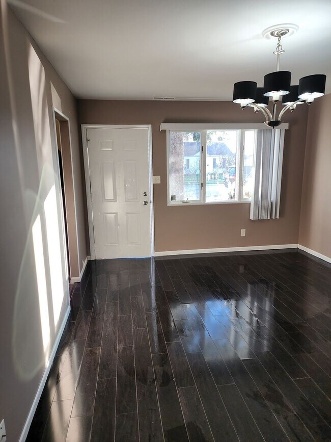 Foto del edificio - 3 Bedroom Home in Highland, IN