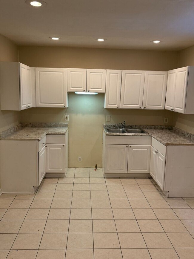 Foto del edificio - 4bd Single water/sewer included Vouchers Only