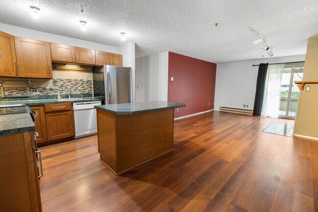 Kitchen - 511 E Roy St