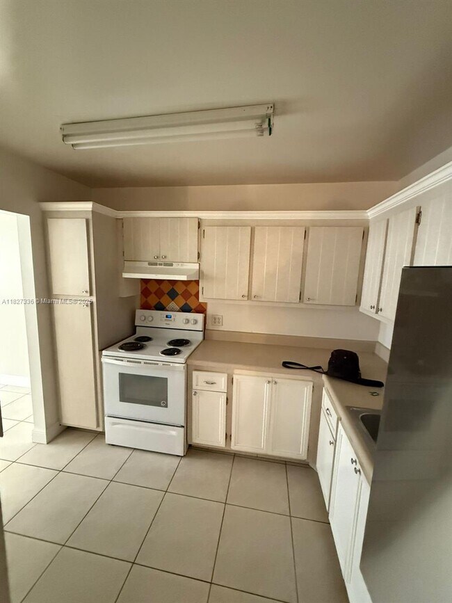 Foto del edificio - 2025 NE 164th St