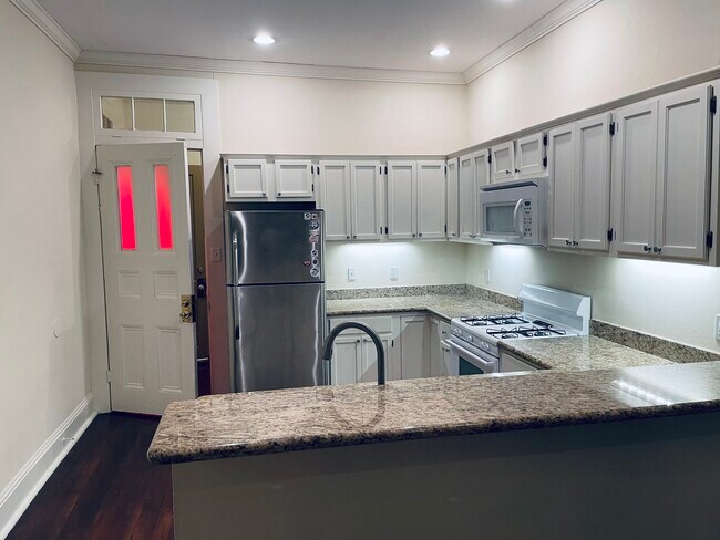 kitchen - 3240 Magazine St