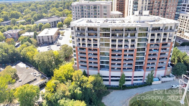 Foto del edificio - 701 Royal Ct