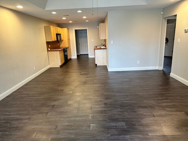 Building Photo - 1211 Jeannie Ln