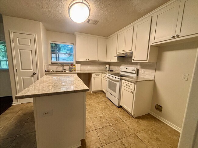 Building Photo - 16322 Long Valley Ct