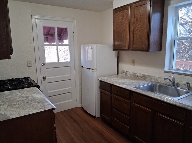 Kitchen - 405 Commonwealth Ave