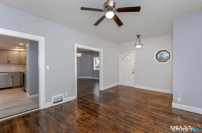 Foto del edificio - 87 Melrose Ave