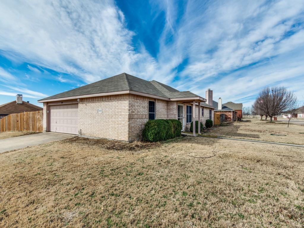 1009 Valley Dr, Justin, TX 76247 House Rental in Justin, TX