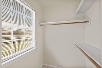 Building Photo - 1907 Country Village Blvd