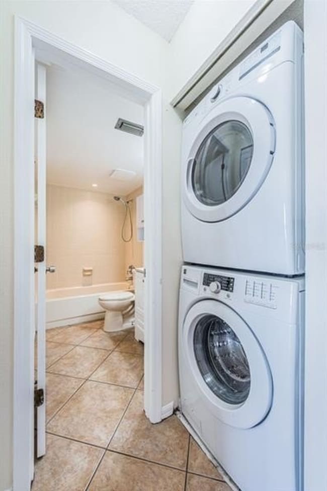 Washer/Dryer - 6924 Stones Throw Cir N