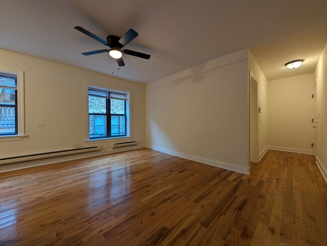 Building Photo - 815 W Cornelia Ave