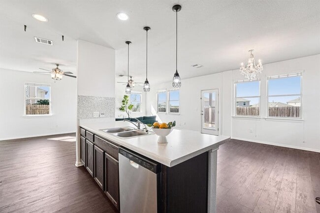 Foto del edificio - 288 Triumph Rd