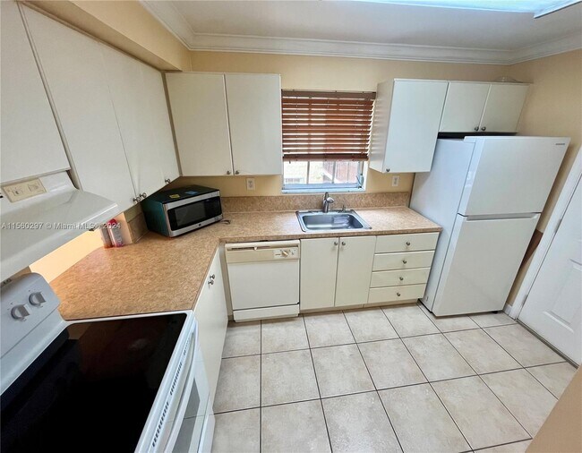 Building Photo - 8600 SW 109th Ave