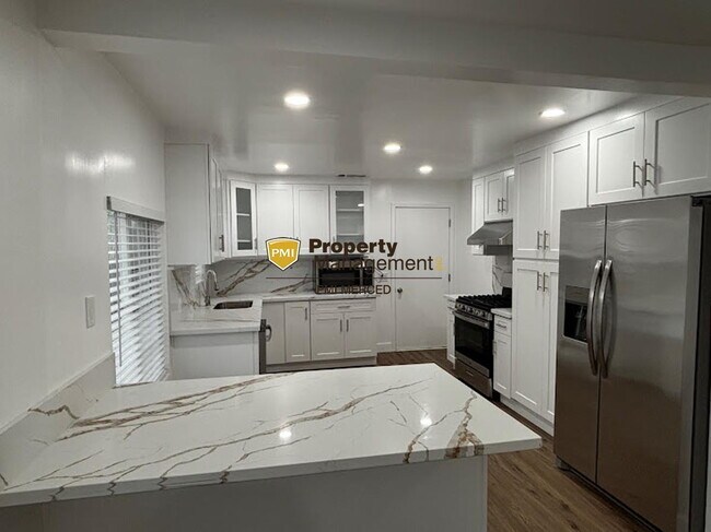 Foto del edificio - Coming Soon! Newly remodeled 2 bedroom duplex for $1900