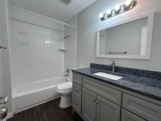 Foto del edificio - 907 Royal Oak Ct