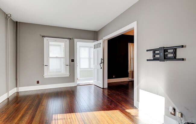 Foto del edificio - 256 Nassau Rd