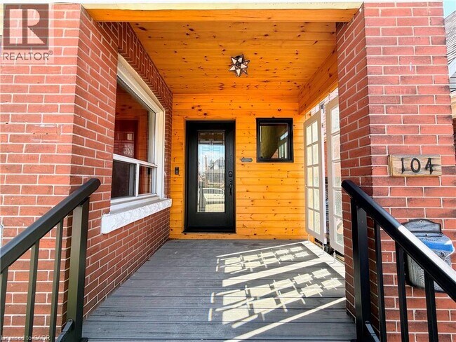 Building Photo - 104 Paling Ave