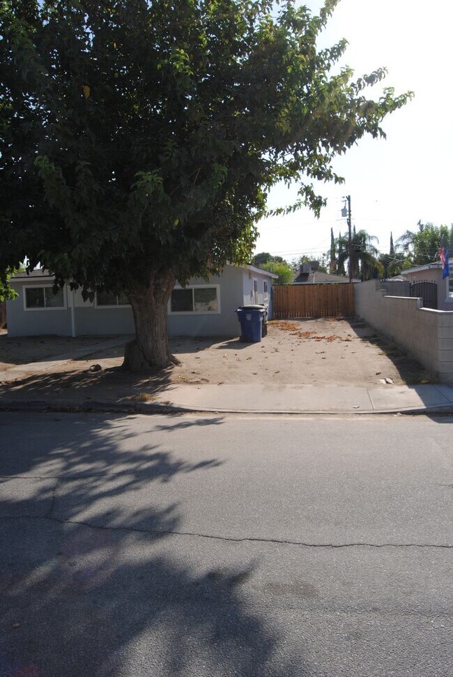 Foto del edificio - 5812 Clayton St
