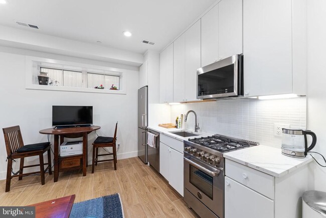 Foto del edificio - 1775 Swann St NW