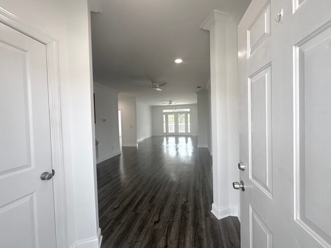 Building Photo - 149 Breezes Dr