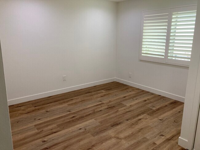 Foto del edificio - 648 N Serrano Ave