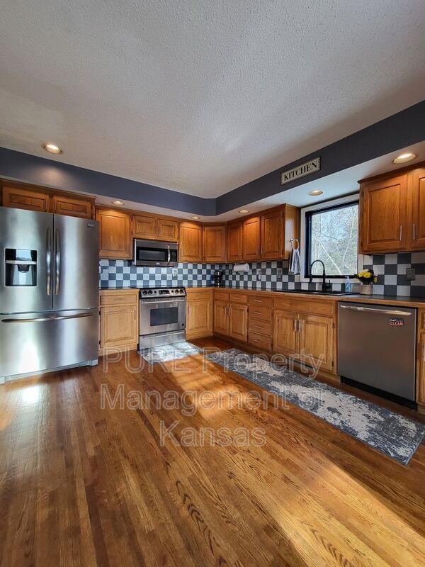 Building Photo - 3004 University Dr