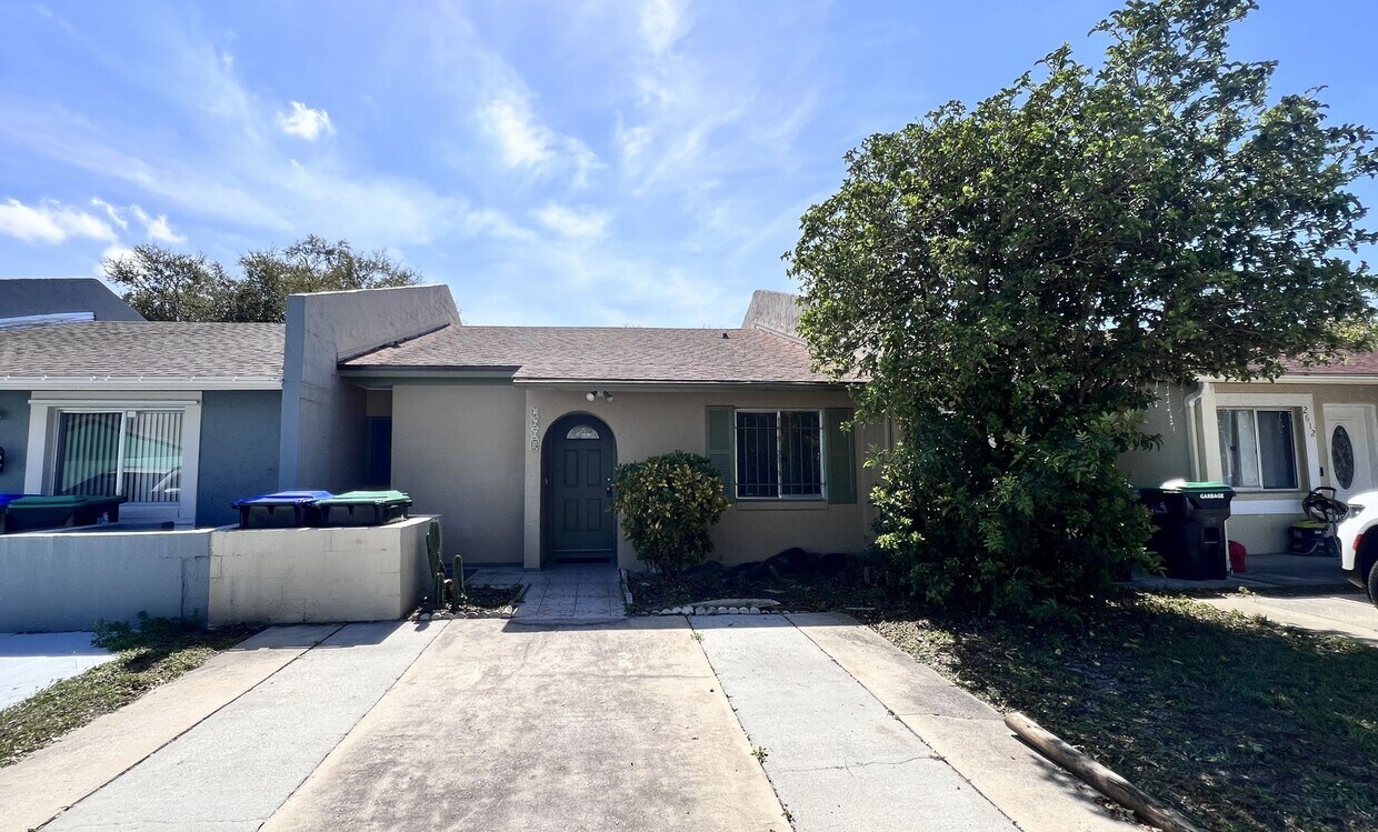 Primary Photo - 2 Bedroom/1 Bath Townhome in Orlando!