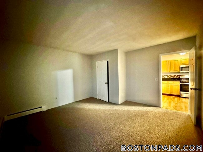 Building Photo - 695 N Main St