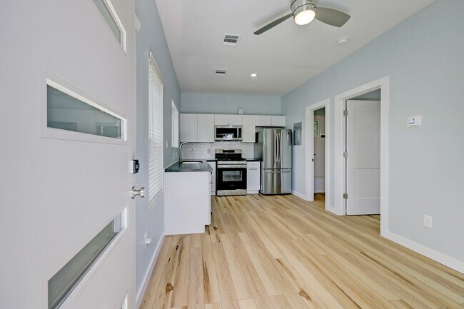 Foto del edificio - 113 E 25th St