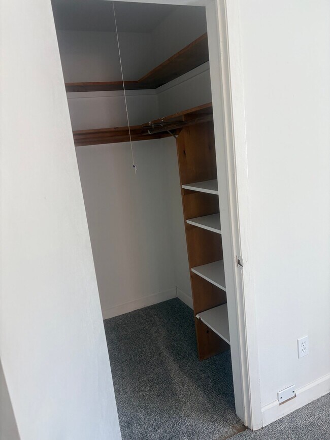 Foto del edificio - 2424 E Webster Pl