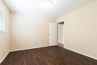 Building Photo - 3823 Heatherbrook Dr