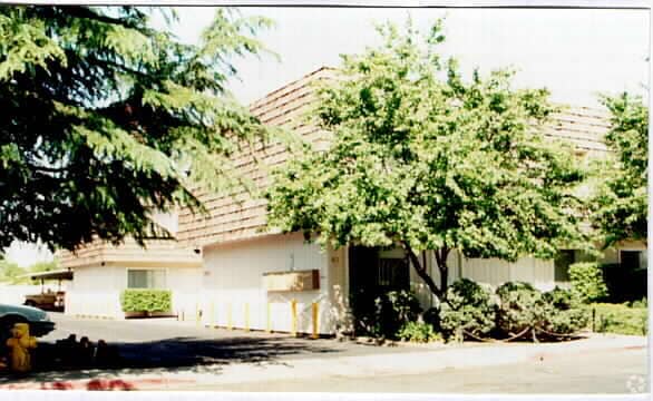 Building Photo - 877 Pioneer