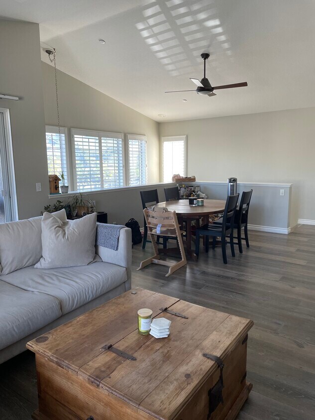 Living room - 3404 E Lambeth Ct