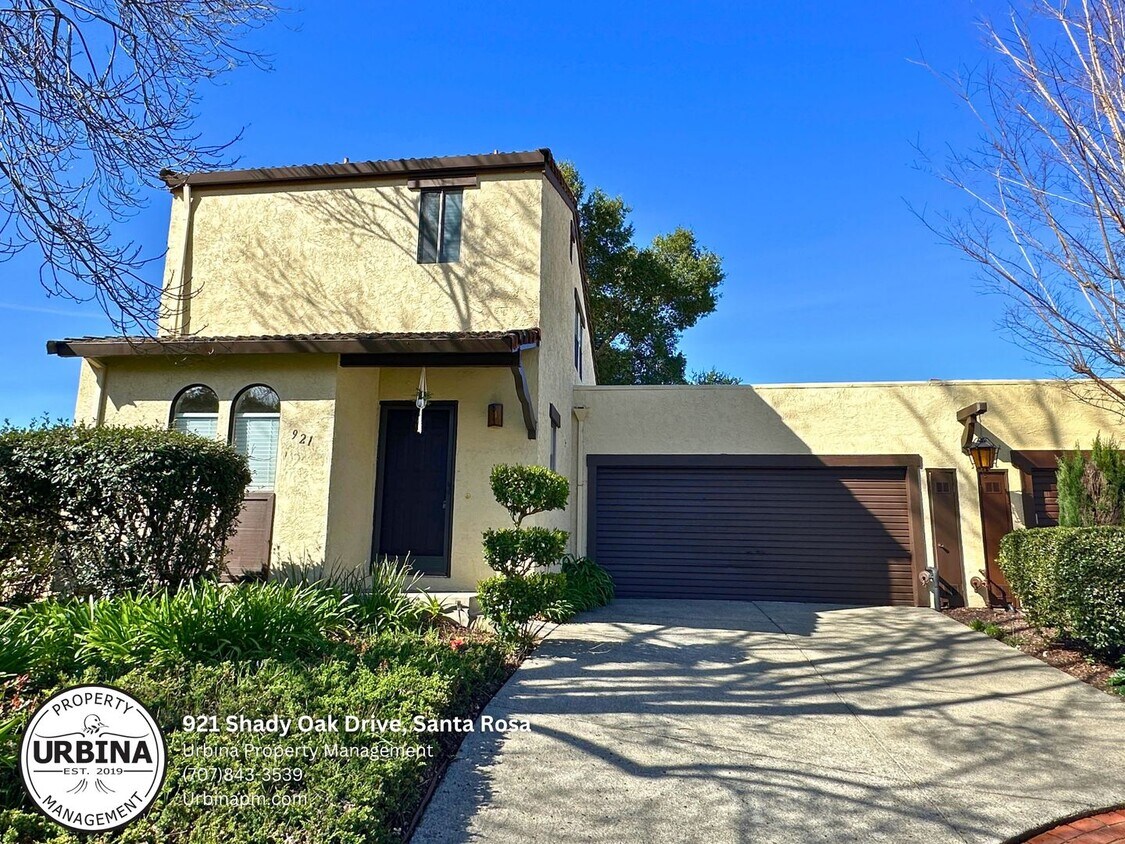 Primary Photo - Spacious 3-Bedroom End Unit in Prime Santa...