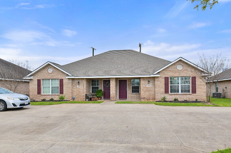 Primary Photo - 3557-3559 Paloma Ridge Dr