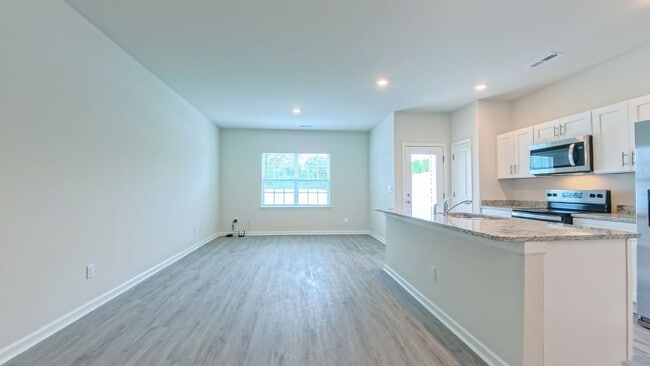 Foto del edificio - Spacious Townhome!